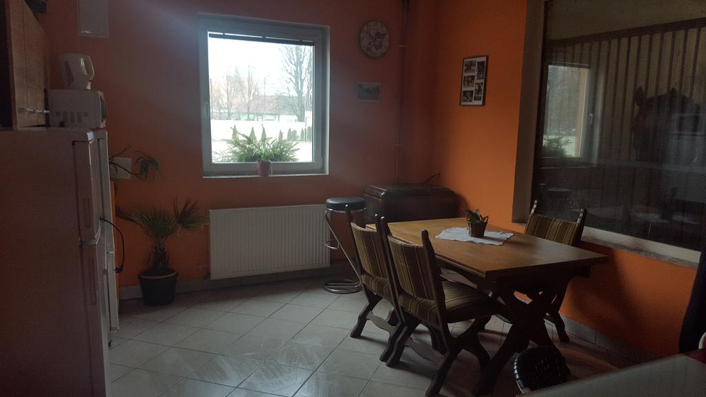 Farm Stay Nh Stables Nyrany Buitenkant foto